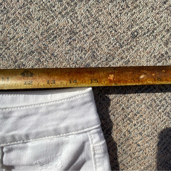 American Eagle Hi Rise Shortie Shorts Denim White Ripped Casual size 6 28 - Picture 10 of 11